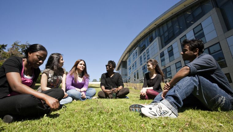 Robert Gordon University - Students Outside