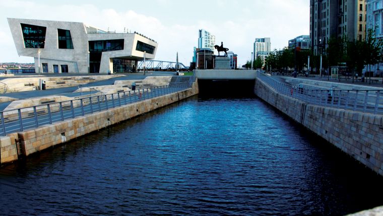 University of Liverpool - Study in the UK - Canal
